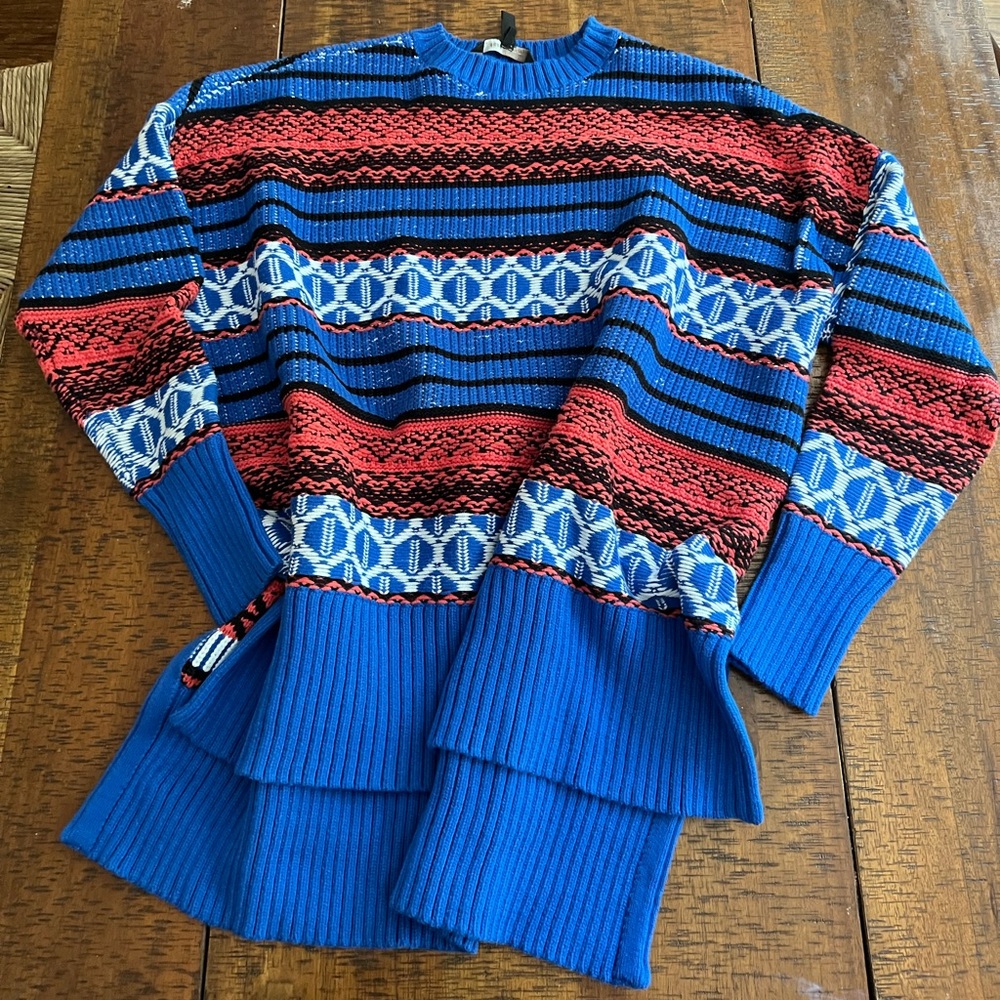 ⚡️MOVING SALE ⚡️ BCBG MaxAzria sweater ⚡️MOVING SALE ⚡️